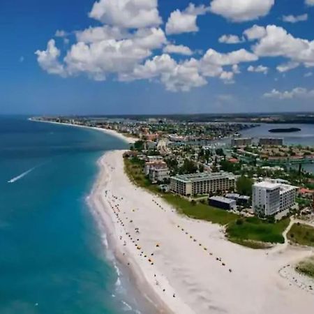 Renovate Large Studio 21-Directly Across Beach St. Pete Beach Exterior photo