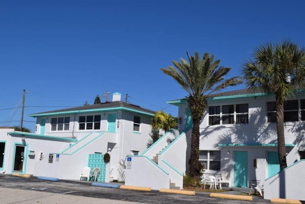 Renovate Large Studio 21-Directly Across Beach St. Pete Beach Exterior photo